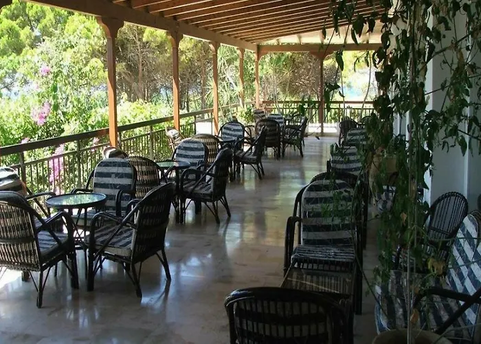 Irinna Otel Svoronata